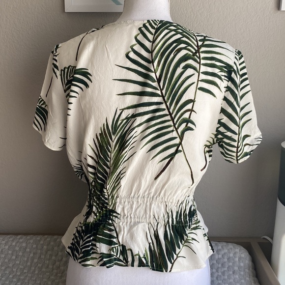 ‼️SOLD‼️H & M women Tropical Crop top - Picture 3 of 4